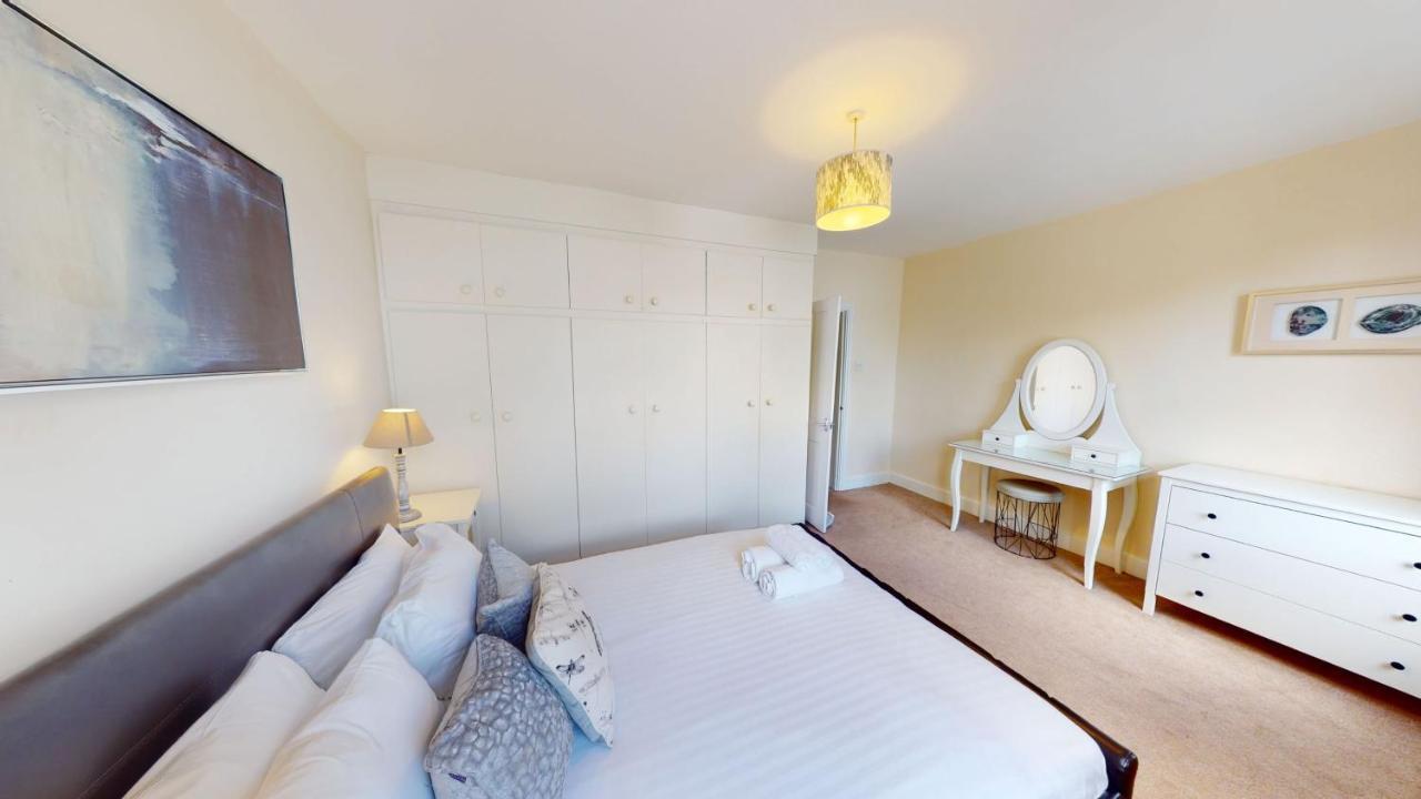 Holiday home Osney View